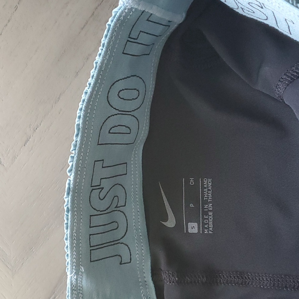 NIKE athletic shorts - Picture 3 of 8